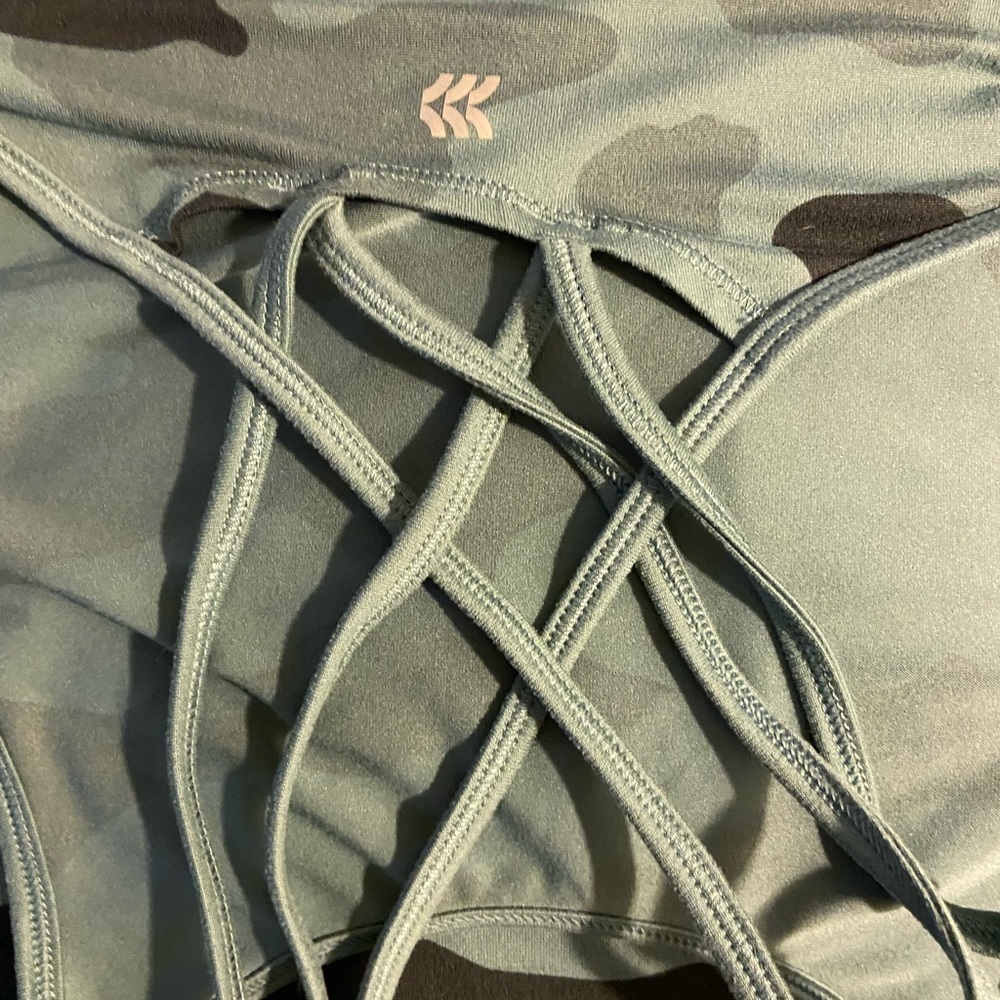 Army camo workout top all in Motion women's size 14 - Picture 2 of 4
